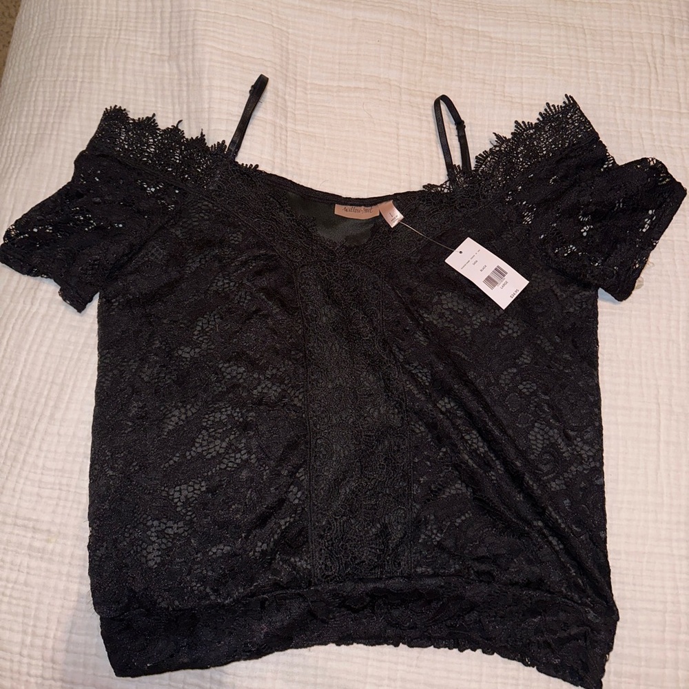 Off shoulder lace top bought from buckle never worn. Originally bought for $35